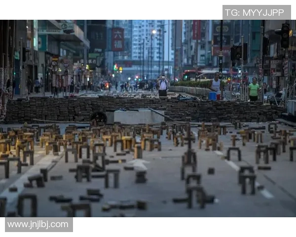 东方日报即时新闻：香港多区突发大规模停电 市民生活受影响迅速恢复中