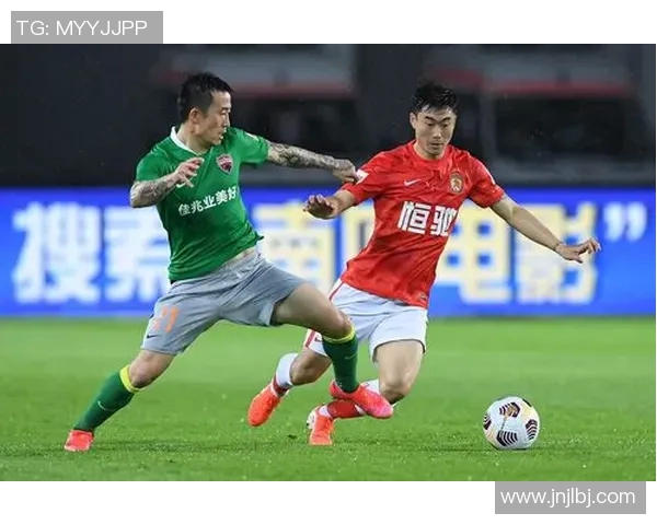 广州足球队以99分稳居冠军赛积分榜首位,展现强大实力 广州足球队以99分稳居冠军赛积分榜首位,展现强大实力