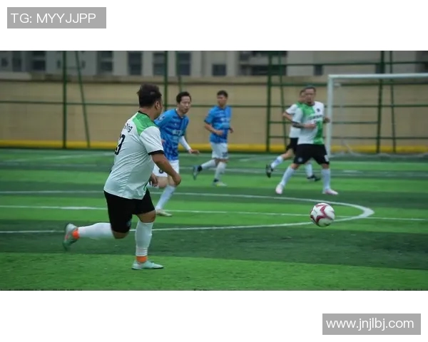 杭州足球队中路突破战术解析与实战应用探讨 杭州足球队中路突破战术解析与实战应用探讨