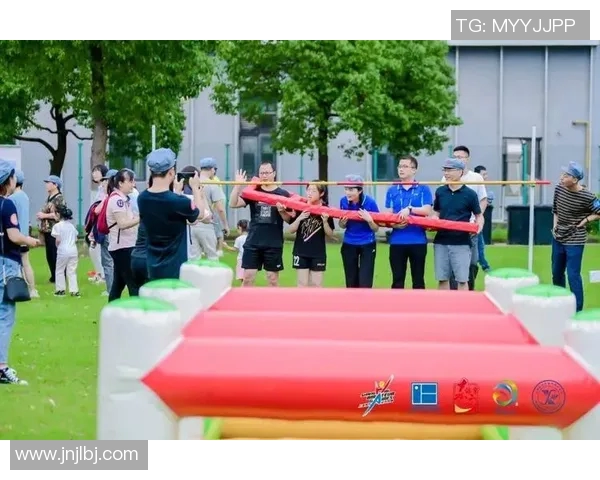专访李伟:探寻网球世界的成功秘诀与背后故事 专访李伟:探寻网球世界的成功秘诀与背后故事
